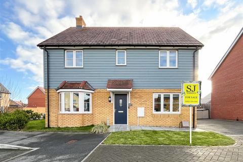 5 Braeburn Close, Burnham-on-crouch, CM0 8FW