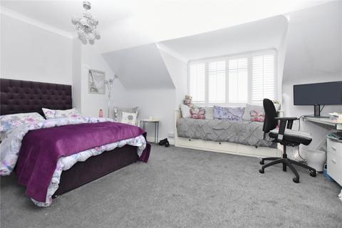 3 bedroom flat for sale, Long Lane, Bexleyheath, Kent, DA7