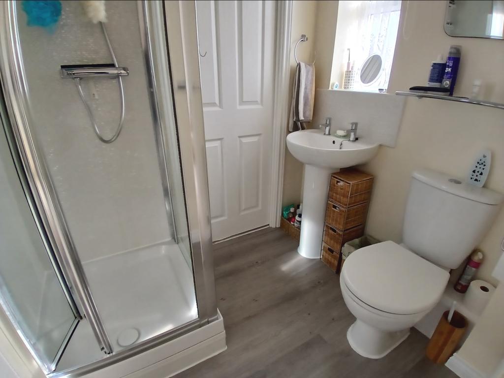 Jack and jill shower room