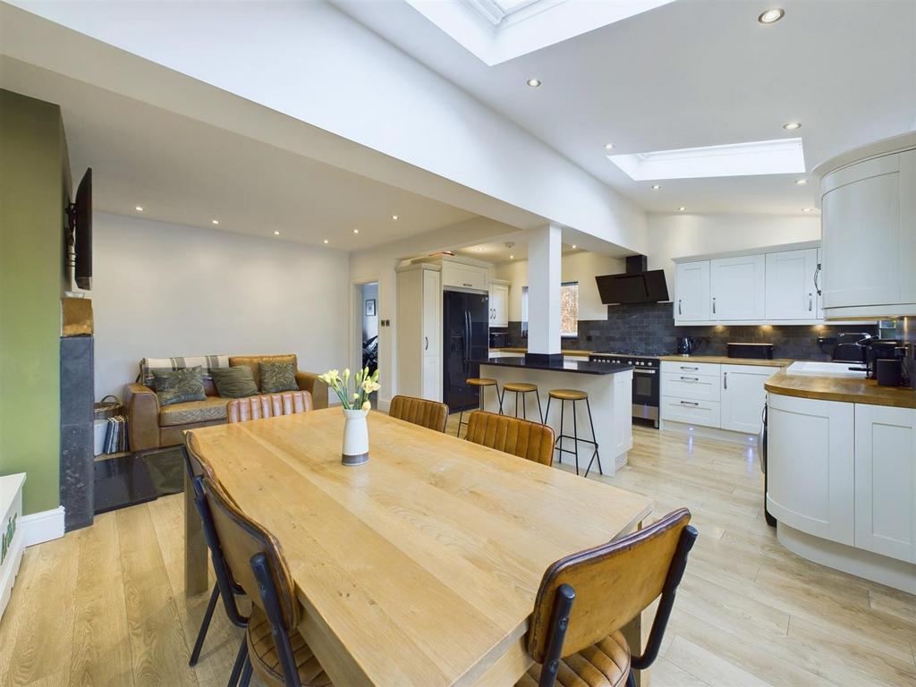 Open plan kitchen/diner: