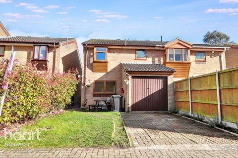 3 bedroom semi-detached house for sale, Aylesbury Close, Norwich