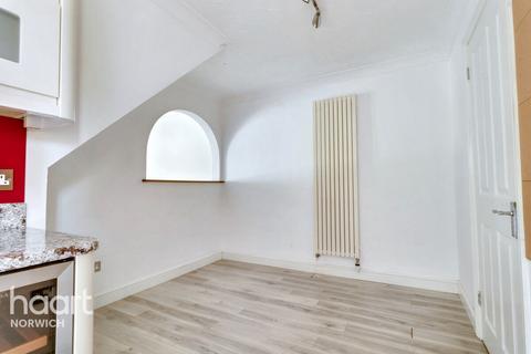 3 bedroom semi-detached house for sale, Aylesbury Close, Norwich