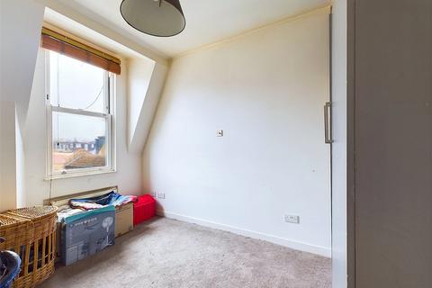 1 bedroom apartment to rent, Heath Road, Twickenham