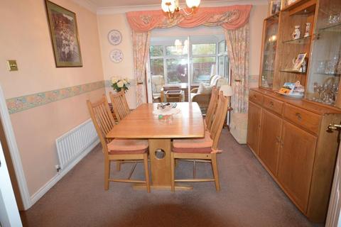 4 bedroom detached house for sale, Kingsley Drive. Muxton