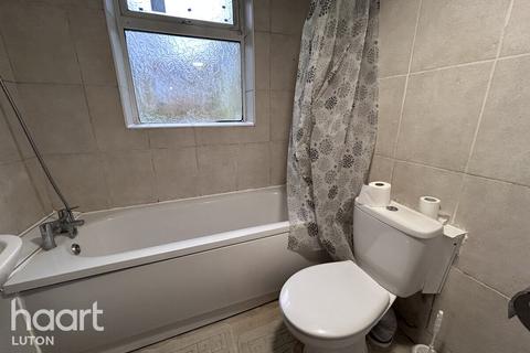 3 bedroom terraced house to rent, Hillside Road, LUTON