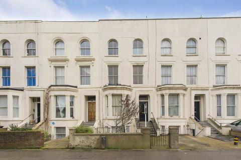 2 bedroom flat for sale, Isledon Road, London N7