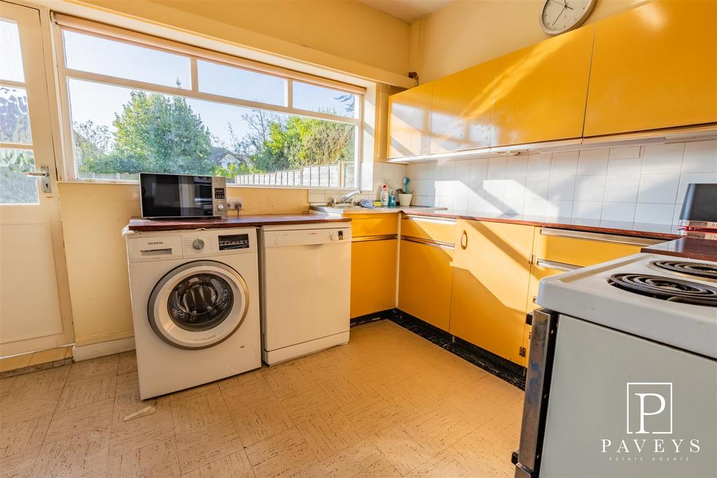 KITCHEN &amp; PANTRY