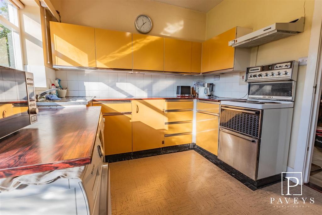 KITCHEN &amp; PANTRY