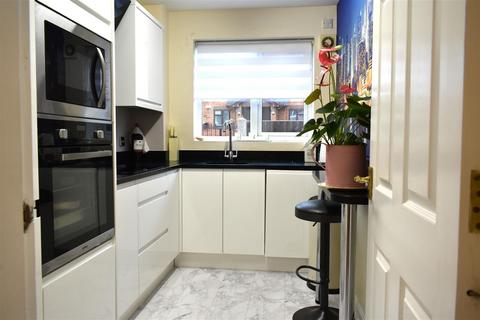 2 bedroom flat for sale, Old Penkridge Mews, Cannock