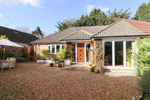 54 Award Road, Church Crookham, Fleet, GU52 6HG