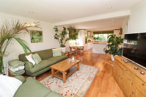 54 Award Road, Church Crookham, Fleet, GU52 6HG