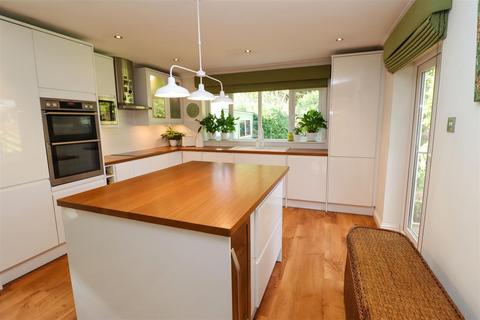 54 Award Road, Church Crookham, Fleet, GU52 6HG