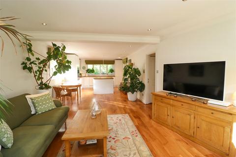 54 Award Road, Church Crookham, Fleet, GU52 6HG