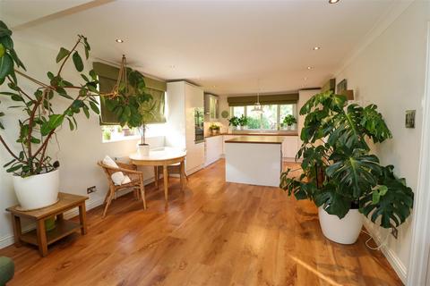 54 Award Road, Church Crookham, Fleet, GU52 6HG