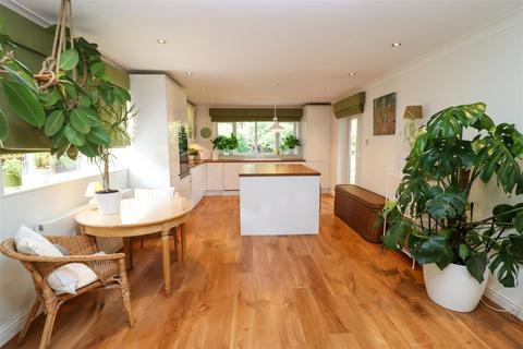 54 Award Road, Church Crookham, Fleet, GU52 6HG