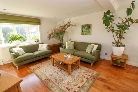 54 Award Road, Church Crookham, Fleet, GU52 6HG