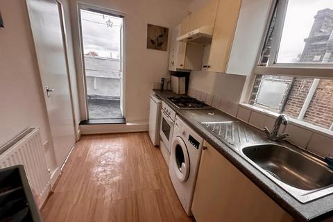 Studio to rent, Southampton Way, London SE5