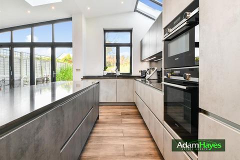 151 Abbots Gardens, London, N2 0JJ