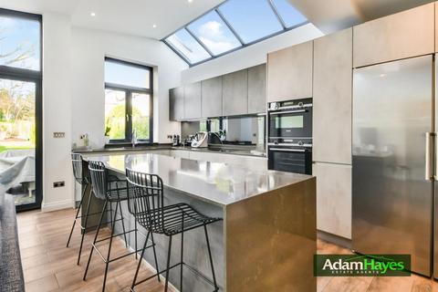 151 Abbots Gardens, London, N2 0JJ