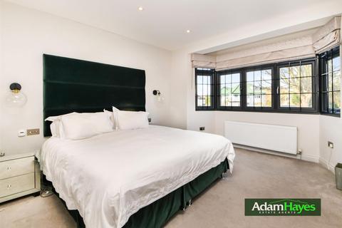 151 Abbots Gardens, London, N2 0JJ
