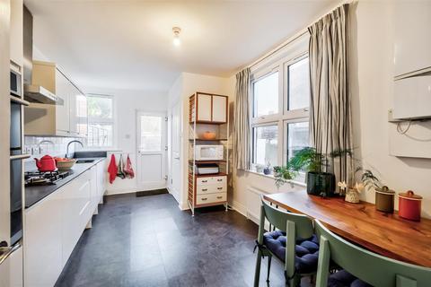 3 bedroom terraced house for sale, Carnarvon Road, Leyton