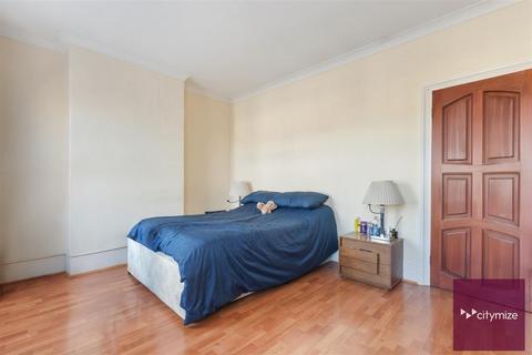 4 bedroom terraced house for sale, Green Lane, Ilford