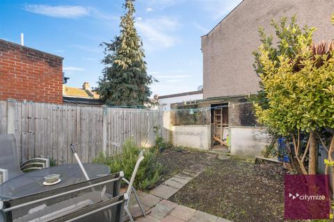 4 bedroom terraced house for sale, Green Lane, Ilford