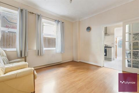 4 bedroom terraced house for sale, Green Lane, Ilford