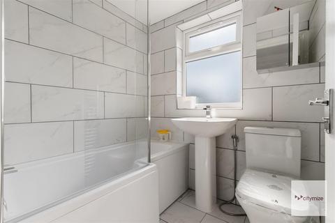 5 bedroom terraced house for sale, Portway, Stratford, London E15