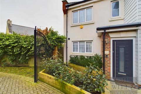 3 bedroom end of terrace house for sale, Little Acres Way, Hastings