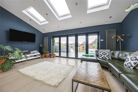 61 Bramshaw Rise, New Malden, KT3 5JT