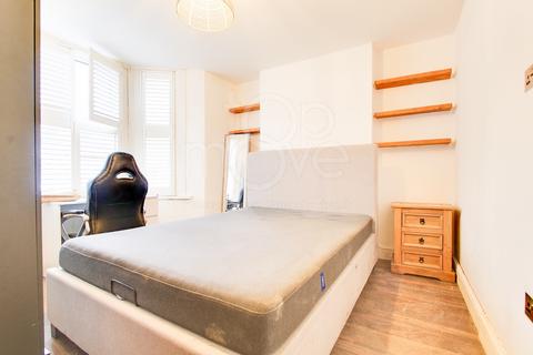 2 bedroom flat to rent, Crowther Road, London, SE25