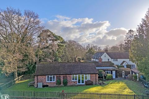 3 bedroom bungalow to rent, Olivers Lane, Colchester, Essex, CO2