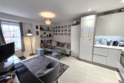 1 bedroom apartment for sale, Windsor Street,, Uxbridge, Greater London, UB8