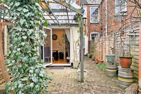 37 Court Road, Wolverhampton, WV6 0JN