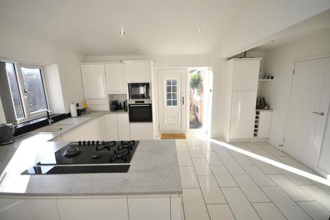 29 Ashburnham Road, Thorne, Doncaster, DN8 5AE