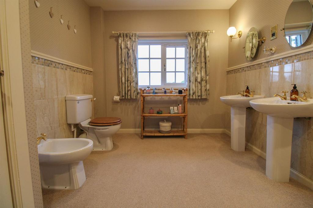 EN-SUITE SHOWER ROOM-2.jpg