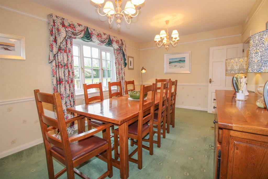 DINING ROOM-2.jpg