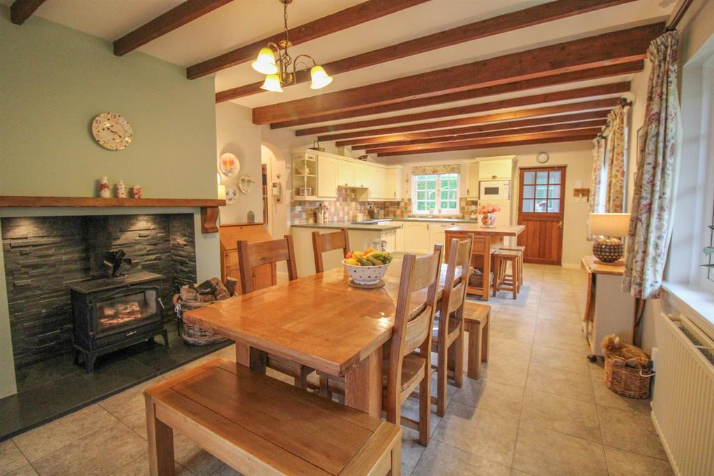 KITCHEN-DINER (2).jpg