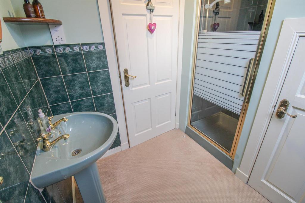 SHOWER ROOM.jpg