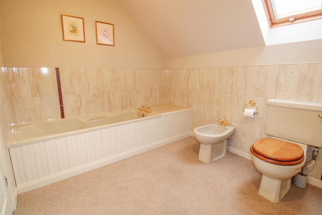 BATHROOM-2.jpg
