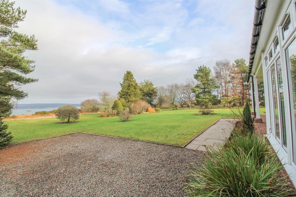 FRONT GARDEN.jpg
