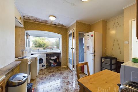 43 Salcot Crescent, New Addington, Croydon, CR0 0JN