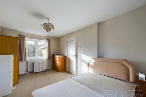 43 Salcot Crescent, New Addington, Croydon, CR0 0JN