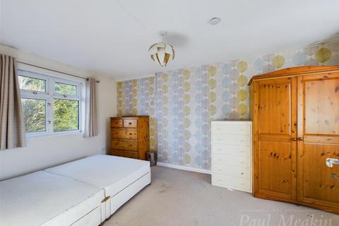 43 Salcot Crescent, New Addington, Croydon, CR0 0JN