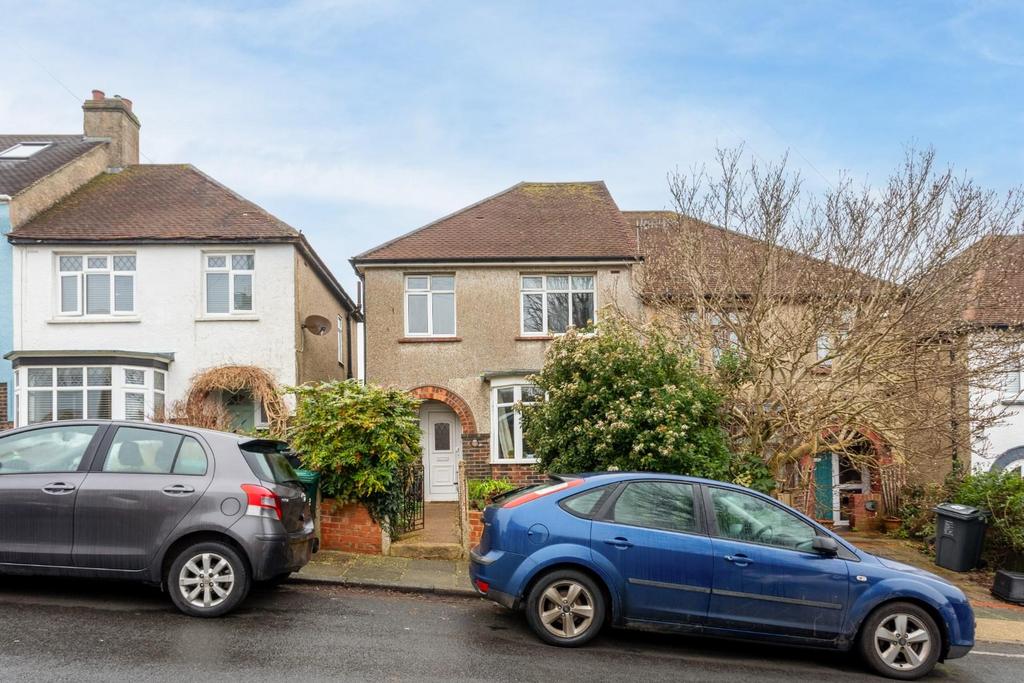 Sharpthorne Crescent-16.jpg
