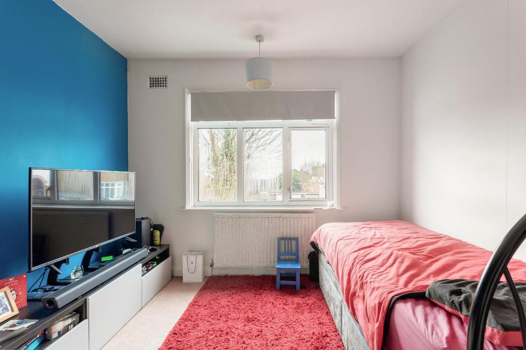 Sharpthorne Crescent-13.jpg