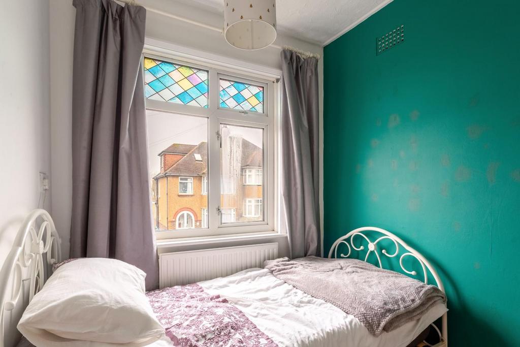 Sharpthorne Crescent-14.jpg
