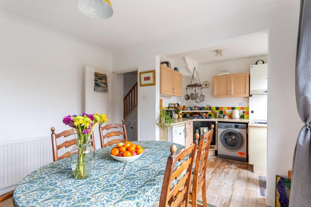 Sharpthorne Crescent-6.jpg