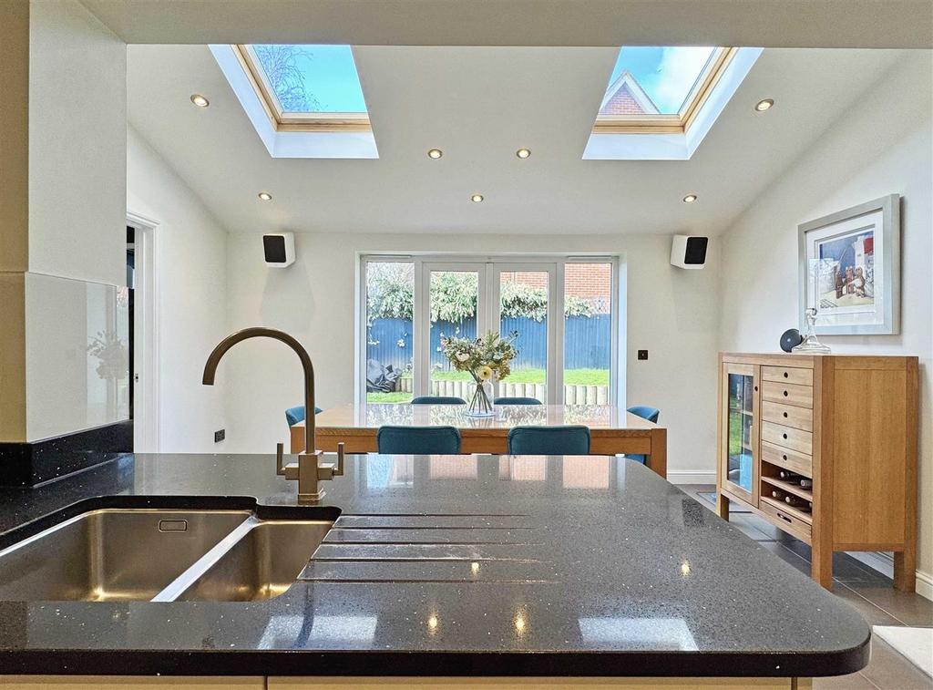 Kitchen d.jpg
